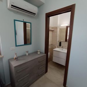 Camera tripla deluxe